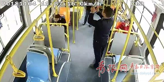 ▲駕駛員拍照留證。