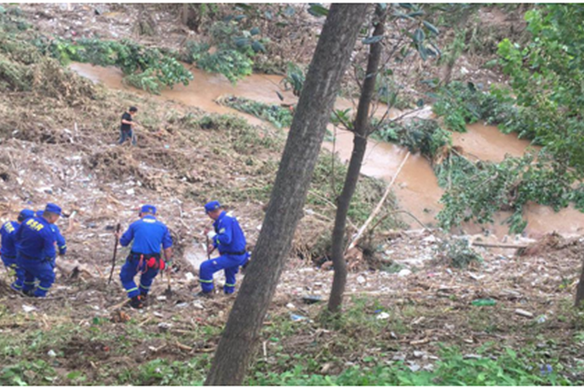潍坊临朐小女孩被山洪冲走 18时遗体被打捞上岸