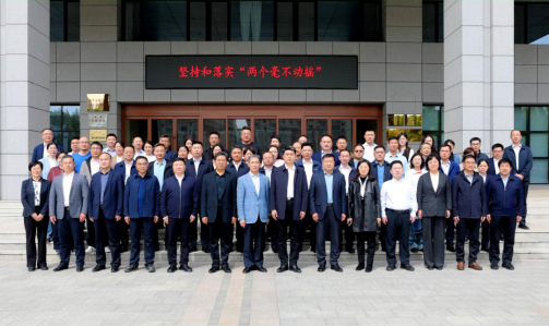 图为:4月7日至11日,第二水文队党委副书记闫燕、九三学社社员刘欢参加山东省地矿局在山东省社会主义学院举办的全局统战工作培训班