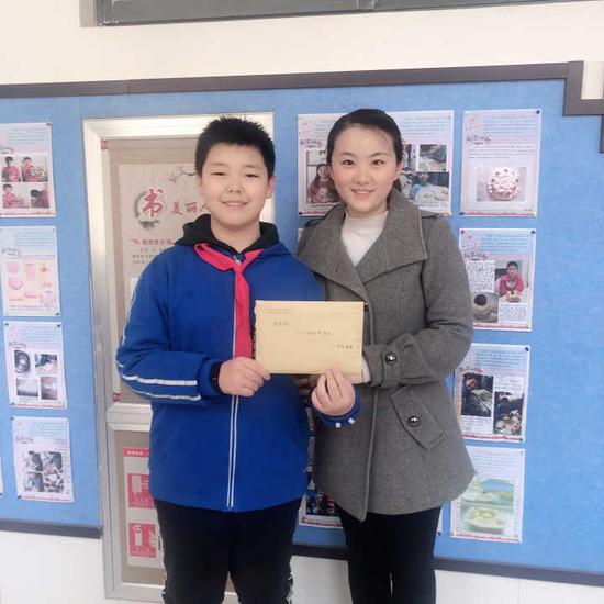 "景小美"暖心的礼物送给"她"——济南市景山小学少先队庆祝三八妇女节