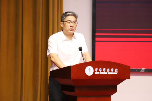党委常务副书记、董事长魏振东就“开学第一课”进行授课