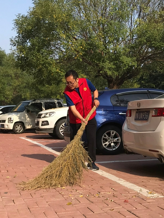 爱的传递——农行德州开发区支行慰问环卫工人记