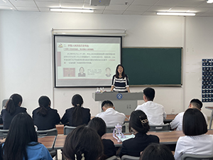 山东旅游职业学院副院长陈增红为航空服务系学生讲思政课