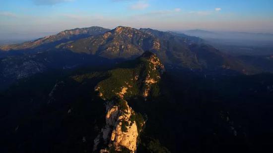 华北最美林海山脊线——森林木栈道