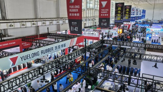 5月15日，第十六届中国（广饶）国际橡胶轮胎暨汽车配件展览会。（刘云杰摄）
