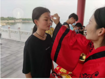 朱砂点颜