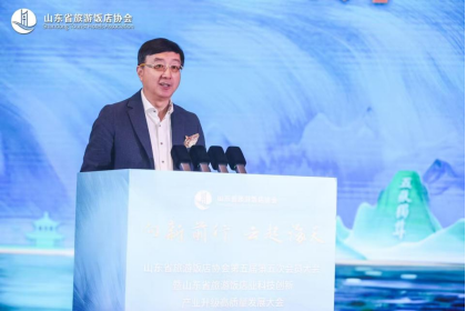 图 9 钛媒体联合创始人、钛媒体研究院院长万宁进行主旨演讲。