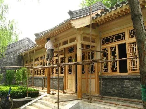 北京从2007年底开始,投入专项补助资金,对老城区的胡同和四合院房屋进行改造。(图片来源于新华社)