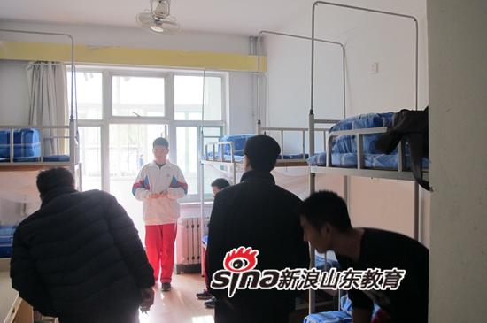 济南二中保卫科,政教处,生活科组织全体班主任到学生宿舍进行了严格