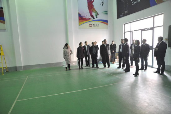 参观羽毛球馆