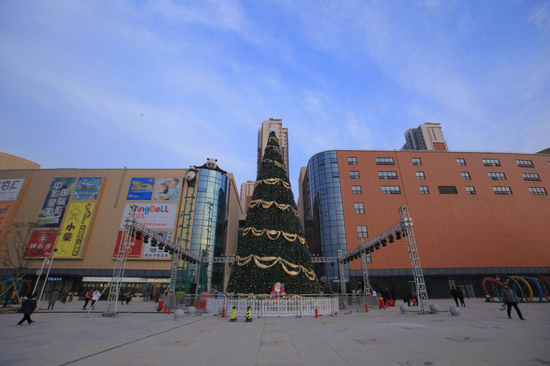 和谐广场20米巨型圣诞树