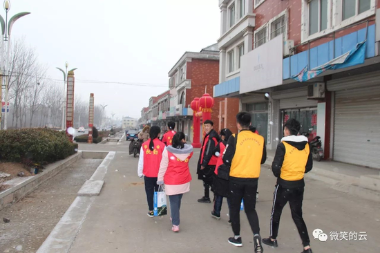 章丘中等职业学校:走上街头宣传禁放烟花爆竹