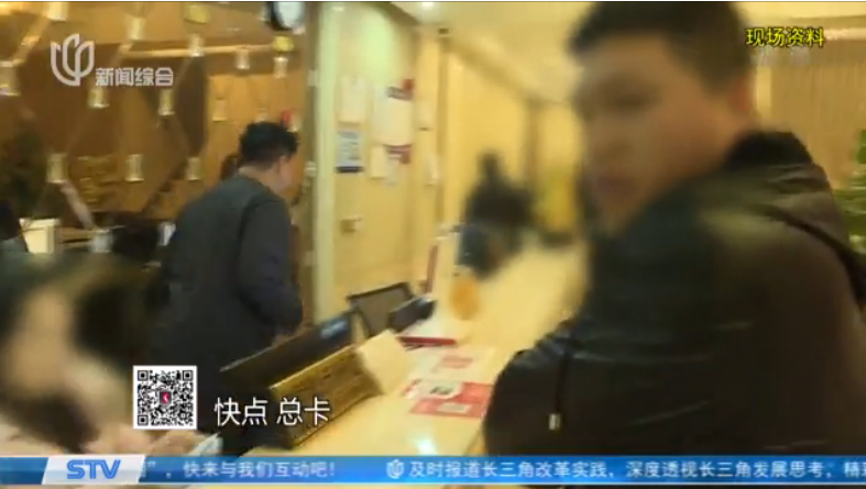 女生为了钱 脱内衣_女生内衣内裤半脱照片