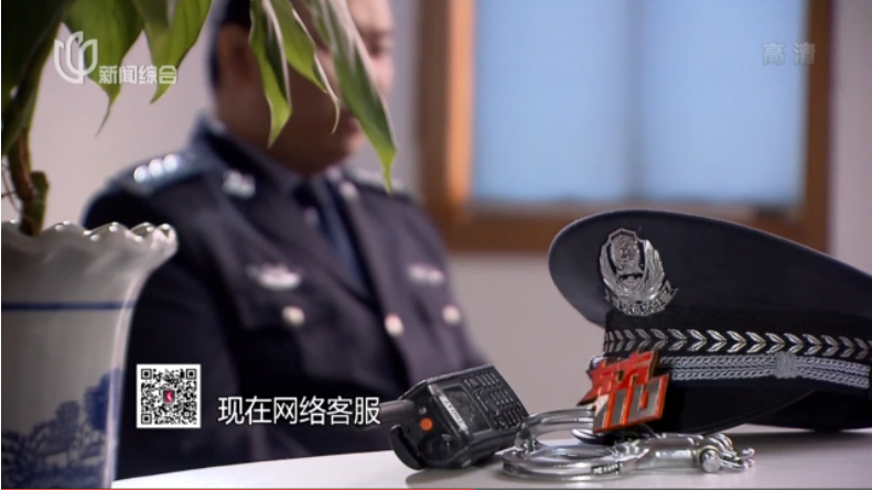 女生为了钱 脱内衣_女生内衣内裤半脱照片(3)