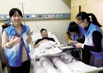 市中西医结合医院开展志愿者走进病房系列活动