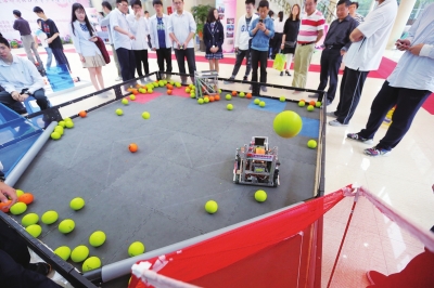 虹口区青少年活动中心举行科技活动周展示活动