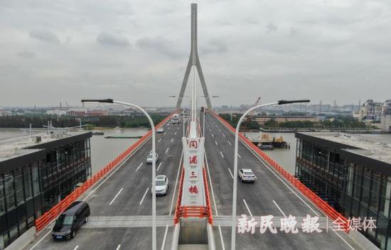 图说:今天上午11点,闵浦三桥正式通车 新民晚报记者 陈梦泽 摄