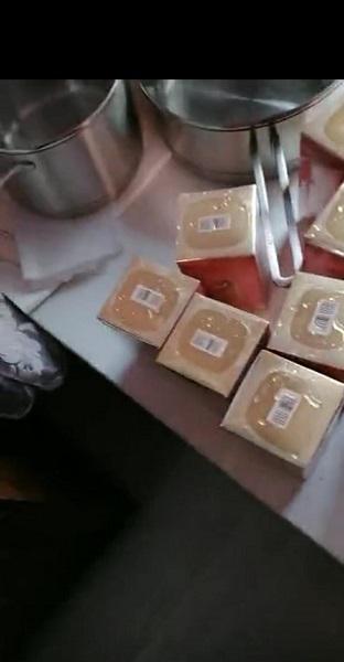 图说:湿透的保健品