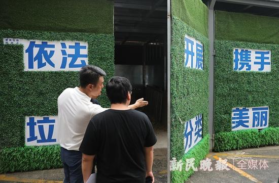 图说:曲阳路街道小区设置的大件、建筑垃圾放置点 新民晚报记者 周馨 摄(下同)