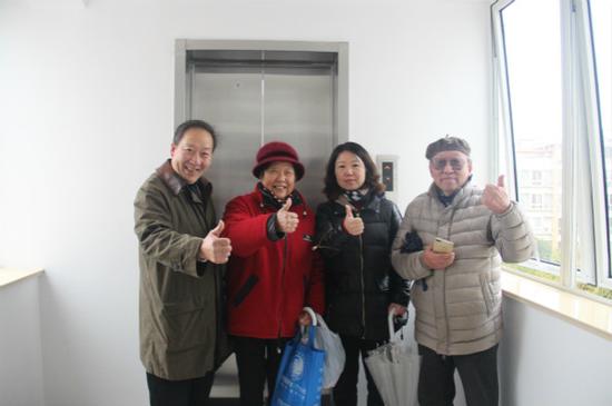 图说:闵行首台旧房加装电梯正式投入使用。江川路街道供图