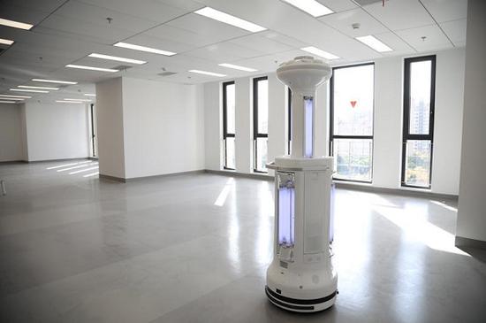 图说：消毒机器人