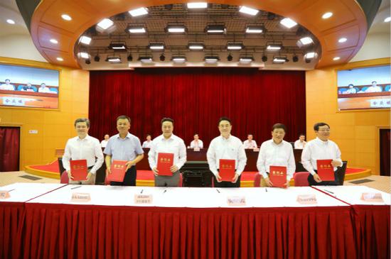 图说:浦东新区召开公共卫生建设推进会 黄日阅供图