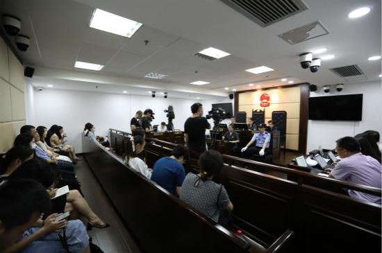 图说:庭审现场 杨浦法院供图