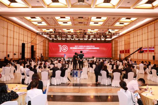 图说:第六届浦东总部经济十大经典样本颁奖典礼在上海国际会议中心举行。 浦东新区商务委供图