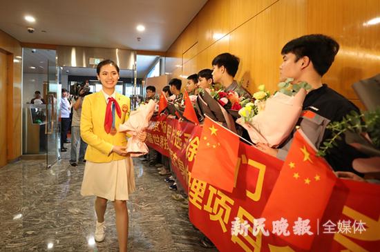 图说:2019年,第45届世界技能大赛上海选手、专家、教练凯旋。(资料图)新民晚报记者 陈炅玮 摄