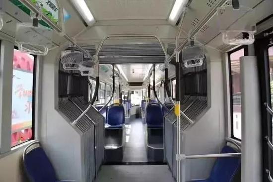 奉浦快线(区间)载客运营 享特殊待遇无缝对接8号线