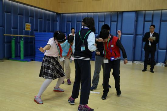 图说:兰生在面谈内容加入可以评估学生记忆力、注意力、推理能力及心理和个性方面表现等环节 郑逸洁/摄