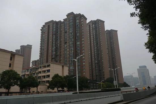 上海人均最低住房面积_上海各区人均收入排名