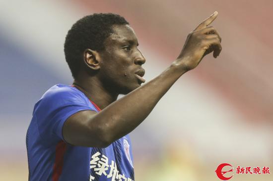 登巴巴提前解约加盟土超球队 加蓬中场表现得