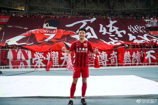 图说:武磊是中超历史上第一个打入百球的队员,也是中国国家队当前最值得信赖的射手。
