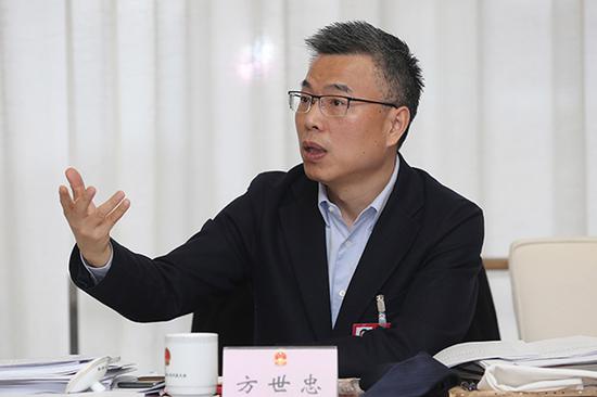 2020年1月17日,上海世博中心,上海市人大代表、徐汇区委副书记、区长方世忠在徐汇区小组会议上发言。 澎湃新闻记者 朱伟辉 图