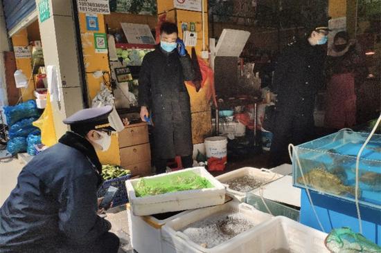 上海查处一起经营者违法交易野生动物案。闵行区市场监管局 图