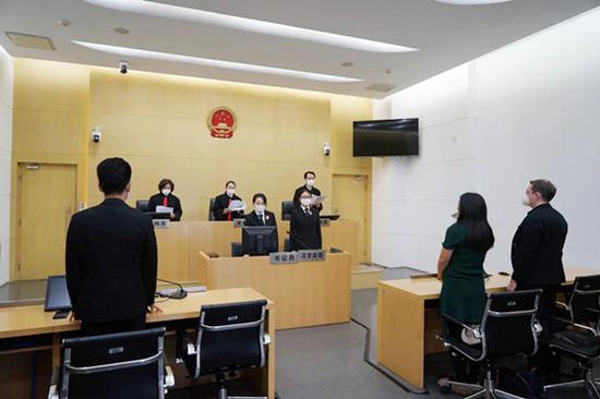 图说：上海一中院公开宣判一起比特币涉外财产损害赔偿纠纷上诉案。陈洁摄。