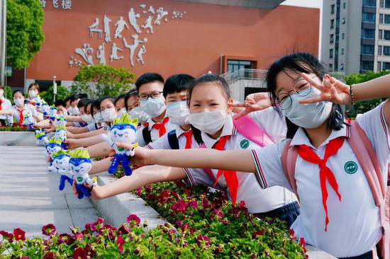 看,开学第一天,孩子们多开心