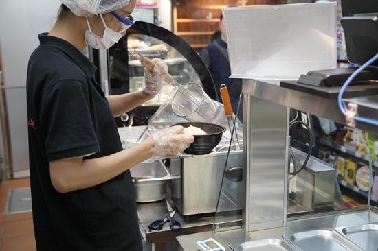 便利店里下碗面 便利蜂供图