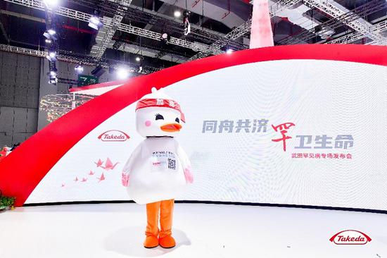 图说:遗传性血管性水肿患者组织“雨燕”动画IP“肿了鸭”现场演绎患者生命之歌 来源/采访对象供图(下同)