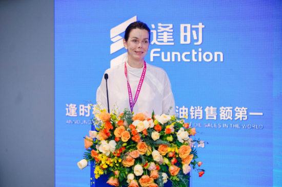 挪威NO-Age 抗衰中心创始人 Linda Hildegard Bergersen发言。