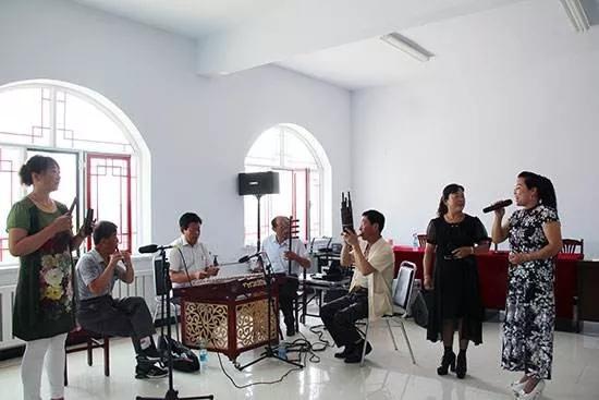 2018上海老人14项福利一览 增加养老金5月18