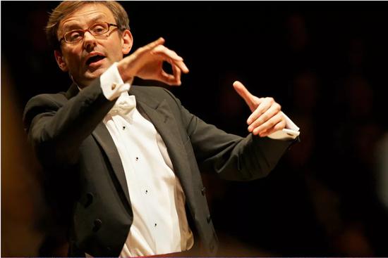 拥抱:让人泪随声落的西班牙加泰罗尼亚音乐宫