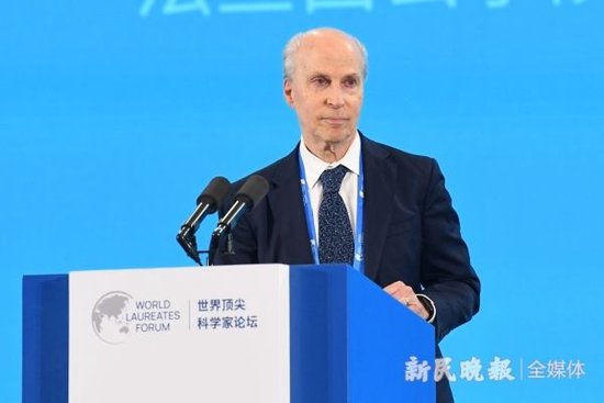 图说：罗杰·科恩伯格主席连续六届都来到现场参会 徐程 摄