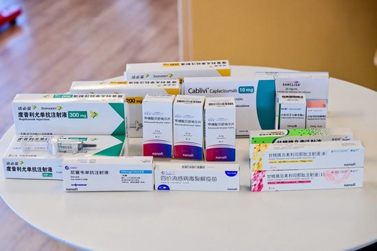  赛诺菲部分药品陈列。