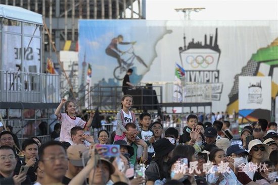 图说:现场观众