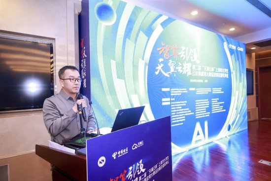 上海市教育委员会 信息化工作处处长韩崇虎发表致辞
