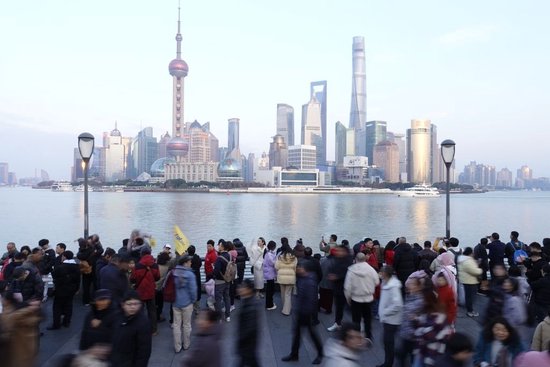  2026年2月17日，上海，南京路与外滩迎来旅游客流高峰。 视觉中国 图