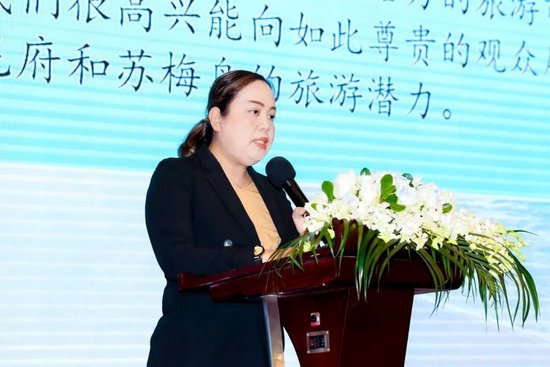 素叻他尼府行政组织旅游处处长素班妮·吉特努姆