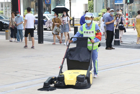 手推式电动扫路机